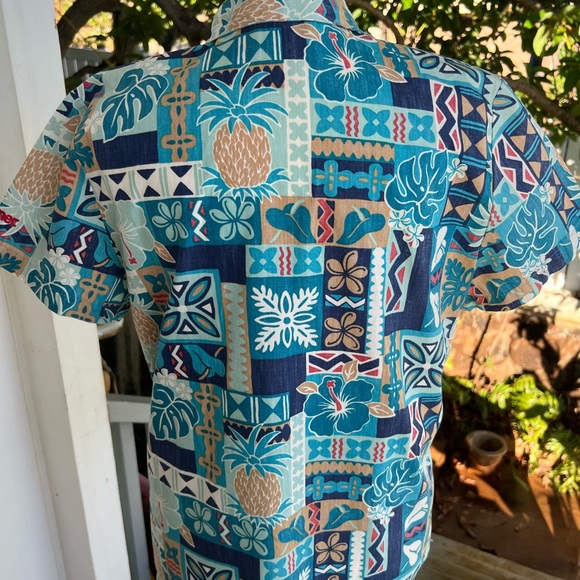 Vintage NFL Pro Bowl Official Woman’s VIP Sponsor Aloha Shirt - Picture 8 of 11